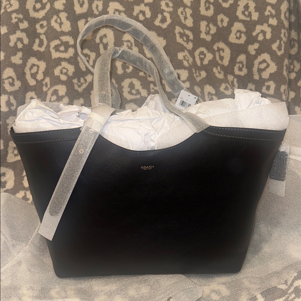 Authentic Coach Gramercy Leather Tote 😍😍 New & Never Used 😍😍